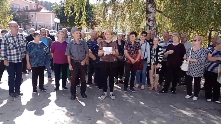 Пехчевските пензионери продолжија со протестите за поголеми пензии