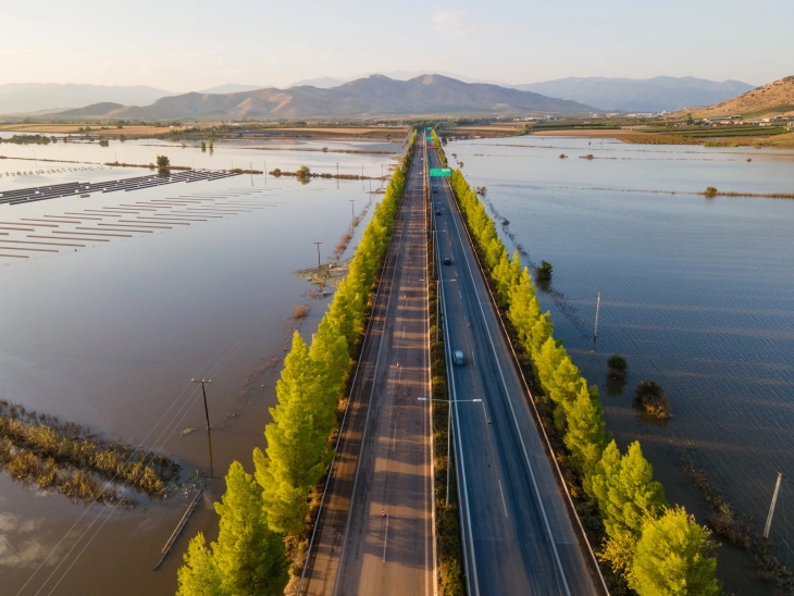 Hiqet ndalesa për automjete të rënda në autostradën Athinë - Selanik