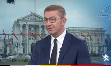 Мицкоски: Ниту еден пратеник од ВМРО-ДПМНЕ и коалицијата нема да гласа за уставните измени