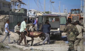 Петнаесет загинати и 40 повредени во бомбашкиот напад во Сомалија