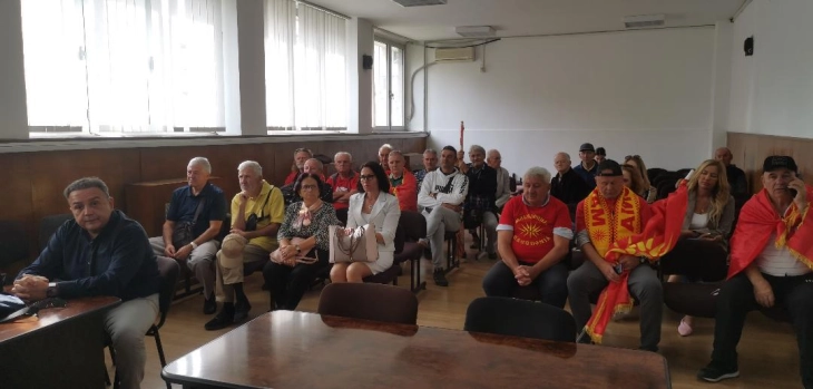 Повторно oдложено рочиштето од процесот против адвокатот Менкиноски поради истакнувањето на знамето од Кутлеш за Водици во Охрид