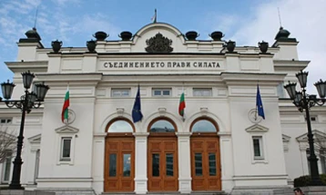 Бугарскиот парламент одобри испраќање непотребно оружје во Украина