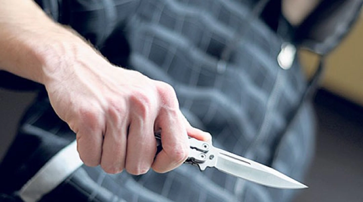 Во Шпанија ученик со нож избодел двајца врсници и двајца професори