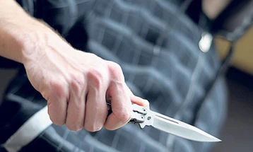 Во Шпанија ученик со нож избодел двајца врсници и двајца професори