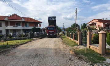 Општина Дебрца го почна проектот за реконструкција на улиците во село Волино