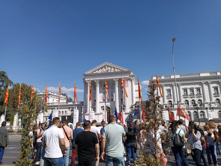 Protestë e AOGJSH-së në Shkup për rritjen e pagave të administratës gjyqësore për 78 për qind