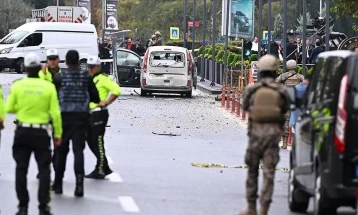 Бомбаш самоубиец се разнесе пред зградата на полицијата во Анкара