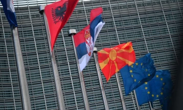 Прекројувањето на границите на Балканот води кон дестабилизација, иднината е во ЕУ и во приклучување кон Шенген зоната