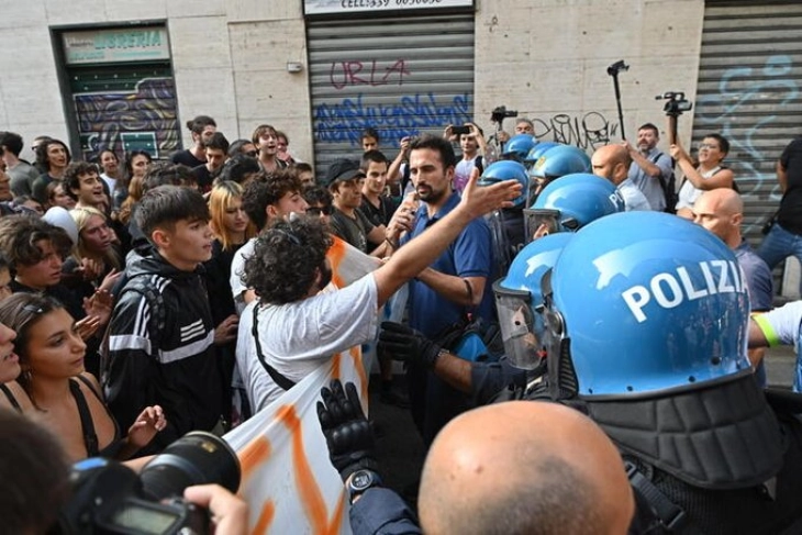 Судир меѓу демонстранти и полицијата во Торино, на протест против политиката на премиерката Мелони