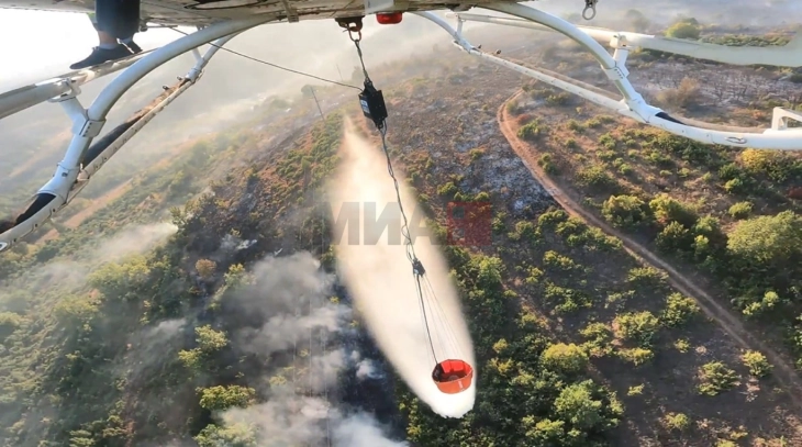 Zjarri në atarin e Sonjës është lokalizuar, janë angazhuar “er traktorë” dhe helikopterë të MPB-së