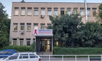 Од Клиниката за онкологија и од два стана во Скопје одземени и дадени на вештачење компјутери и документација