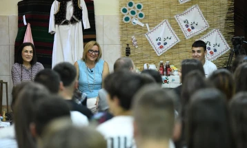 Средба на Грковска со средношколци од Валандово во рамки на кампањата „Зависи од мене и тебе“