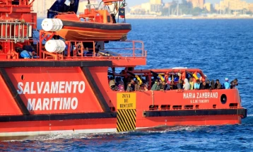 Шпанските власти спасија 262 мигранти кај Канарските острови