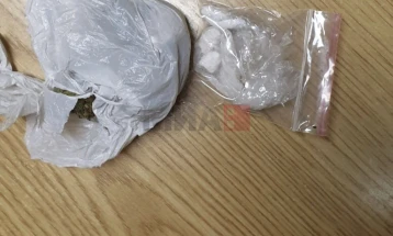 Приведен 51-годишен маж по пронајдена дрога при претреси во неговиот дом и деловен објект во Куманово