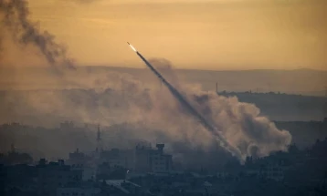 Сирени за ракетни напади се слушаат во Тел Авив, Ерусалим и други израелски градови