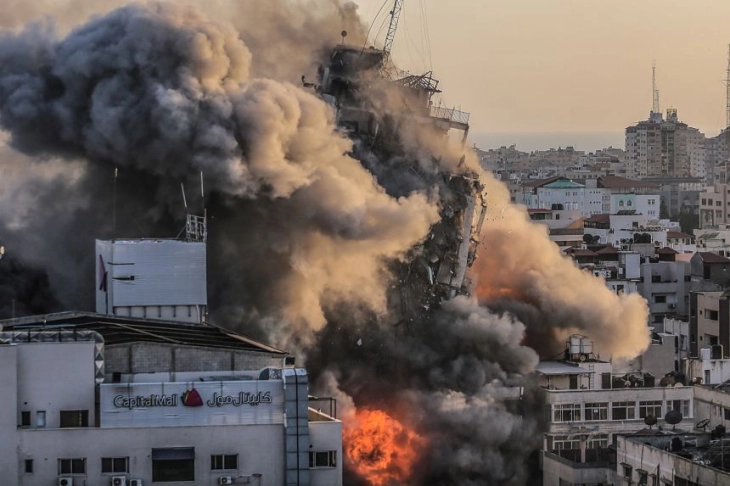 Израелските сили продолжуваат со бомбардирањето на Појасот Газа
