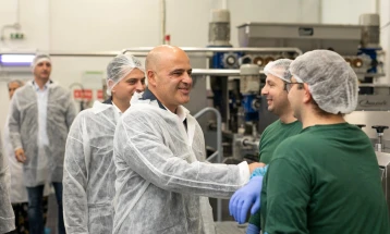 Ковачевски и Битиќи во Мако маркет, компанија што со 10 милиони денари државна поддршка ги проширува капацитетите