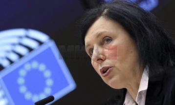 Јурова очекува отпор во ЕУ за новите прописи за слобода на медиумите