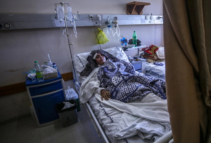 Болниците во Газа преполни и на работ на колапс, остануваат без храна, вода и лекови