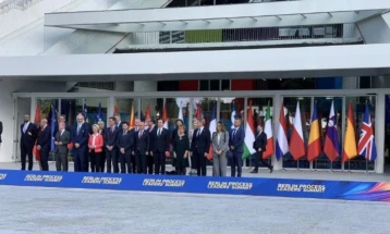 Брнабиќ одбила да биде дел од заедничката фотографија на учесниците на самитот на Берлискиот процес