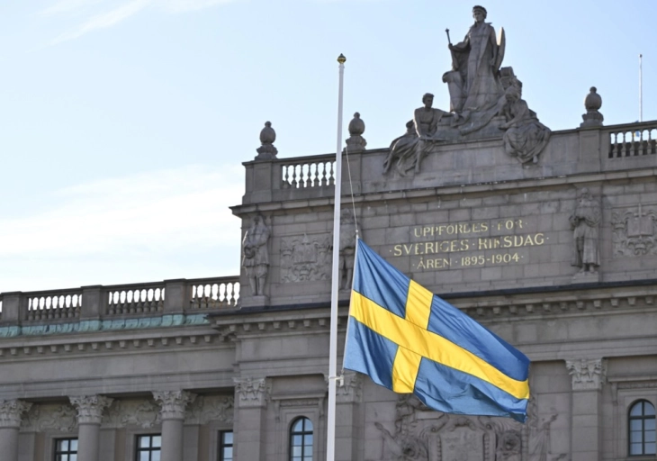 Шведското знаме е спуштено на половина копје во седиштето на ФИФА во чест на жртвите од пукањето во Белгија