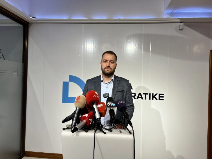 Демократско Движење: ДУИ спасот го бара од Никола Груевски