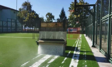Поставена вештачка трева на спортското игралиште во Пехчево