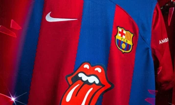 Барселона со логото на Ролинг Стоунс на „Ел Класико“