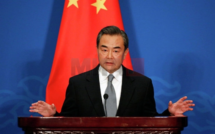 Шефот на кинеската дипломатија ги потенцира опасностите на АУКУС