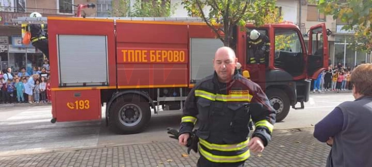 Во Берово реализирана тактичко-показна вежба „Евакуација и спасување на повредени и загрозени лица од пожар”