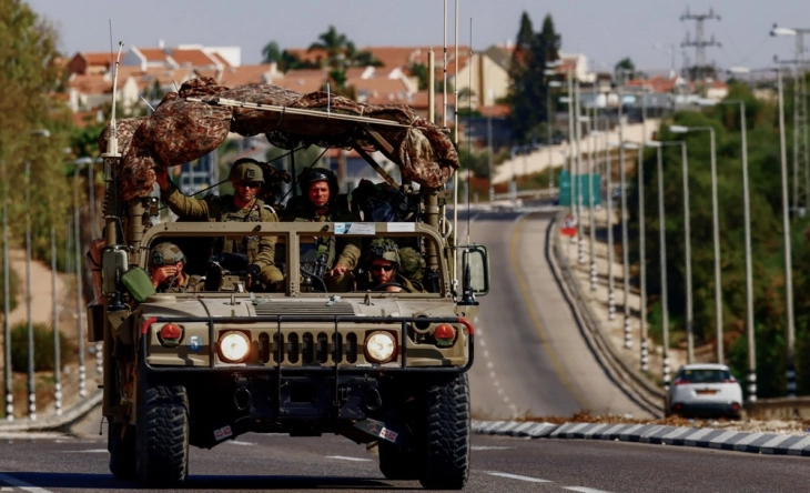 Hamasi: Tanket izraelite detyrohen të tërhiqen