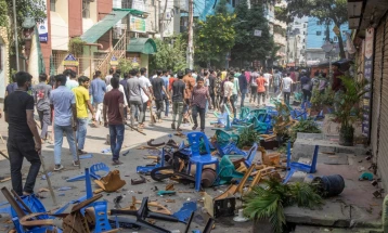 Најмалку двајца загинати во судир меѓу полицијата и опозициски демонстранти во Бангладеш