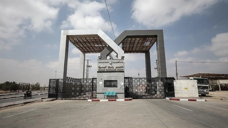 Првите странци и лица со двојно државјанство го напуштаат Појасот Газа преку граничниот премин Рафа