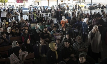 Tre shtetas maqedonas, një baba dhe dy fëmijë, u larguan të sigurt nga Gaza dhe u nisën për në Kajro
