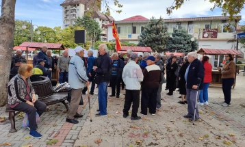 Пензионери од Тиквешко протестираа во Неготино и Кавадарци 