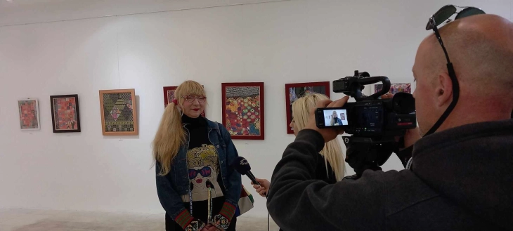 Во галеријата „КО-РА“ отворена изложбата „Колажи“ на Сузана Арсова