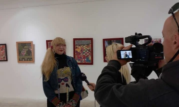 Во галеријата „КО-РА“ отворена изложбата „Колажи“ на Сузана Арсова