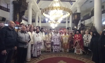 Заедничка литургија на митрополити од МПЦ-ОА, ГПЦ и БПЦ во прилепската црква „Свето Благовештение“