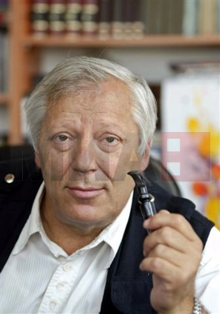 Akademiku Ferid Muhiq, fituesi i parë i çmimit 