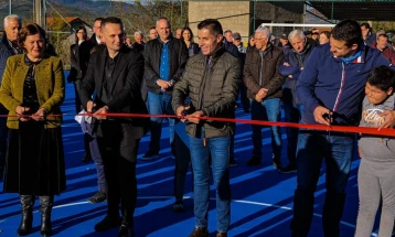 Пуштен во употреба нов мултифункционален спортски терен во кривопаланечкото село Мождивњак