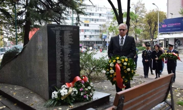 Оддадена почит пред споменикот на  загинатите припадници на поранешна ЈНА кои потекнуваа од државава