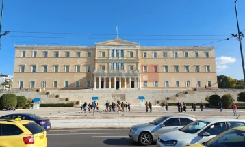 Грчката Влада планира да го задржи намаленото ДДВ за транспортот и туристичките пакети