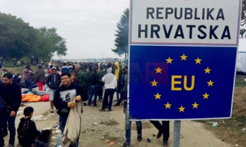 Kroacia lufton me emigrantët ndërsa Evropa rrit kontrollet kufitare