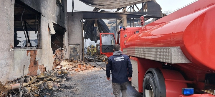 Медицинска помош за четворица пожарникари кои учествувале во гасењето на пожарот во близина на тетовско Фалише