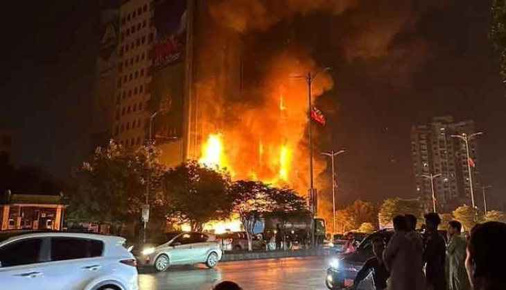 Fire kills nine in shopping mall in Pakistan's Karachi