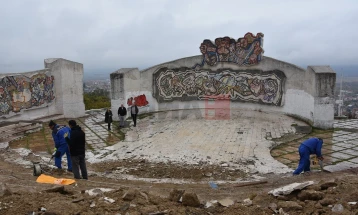 Почна санацијата на оштетувањата на Споменикот на слободата во Кочани со поддршка од Амбасадата на САД