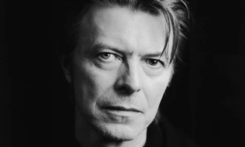 David Bowie's handwritten lyrics could fetch €115,000 at auction