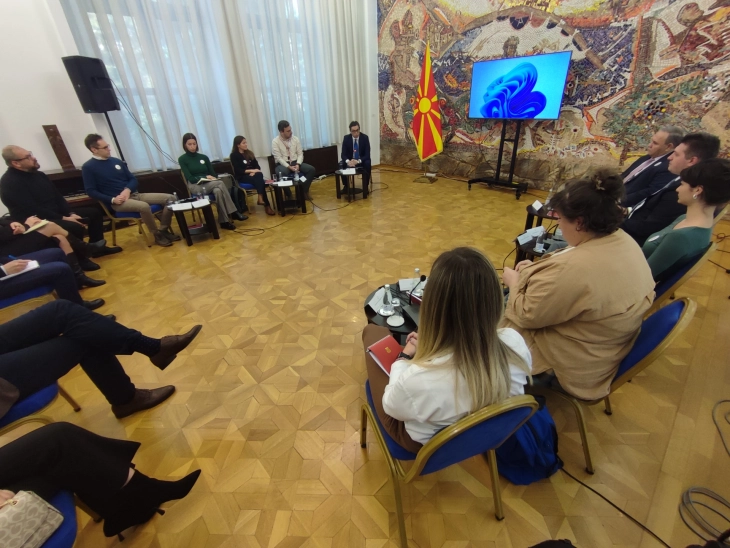 Средба на Пендаровски со млади еко-активисти во пресрет на 28. Конференција за климатски промени