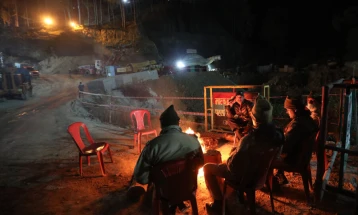 Извлечени сите 41 работник од урнатиот тунел во северна Индија