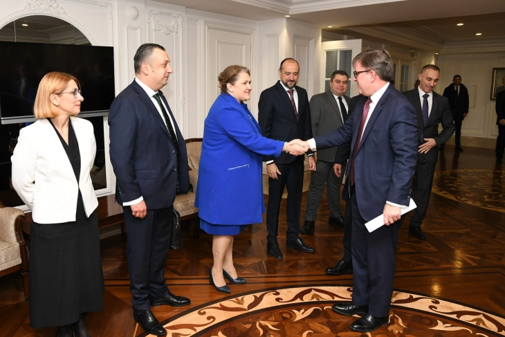 Petrovska: Takimi me O'Brajan edhe një konfirmim për mbështetjen e fuqishme amerikane për anëtarësimin e Maqedonisë së Veriut në BE